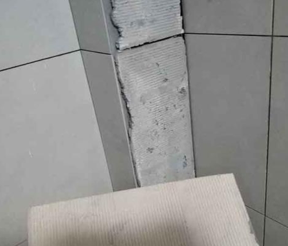 漳平瓷砖空鼓维修公司分享下厨房瓷砖脱落的补救措施。